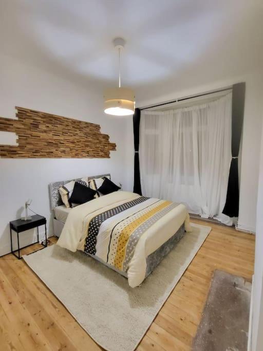 Appartement Style Haussmannien 1 Bedroom Brussels Exterior photo